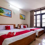 Reddoorz Near Lotte Cinema Cong Hoa