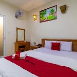 Reddoorz Near Lotte Cinema Cong Hoa